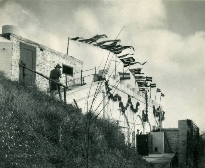 File:1948 Juttersburcht op Fort Vischmarkt Jutters 1 Den Helder.jpg