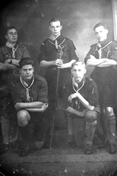 File:1929 Voortrekkersstam Groeps Leider Carel Colthof en links Assistent Joop Triest Groep 1 De Jutters Den Helder.jpg