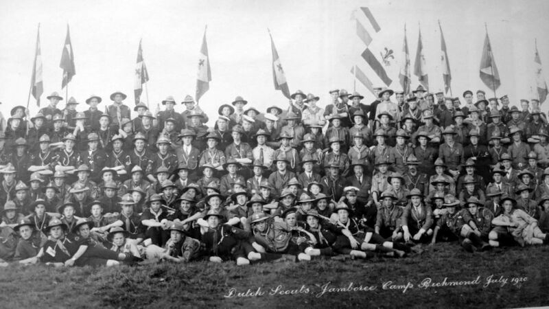 File:1920-07-30 Eerste Wereld Scout Jamboree Londen - Nederlandse padvinders afvaardiging.jpg