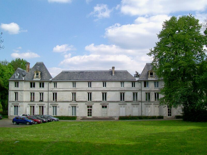 File:La Chapelle-en-Serval (60), le vieux château.jpg