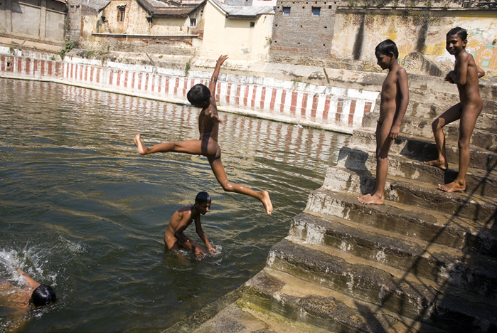 File:Kids skinny dipping in India.jpg