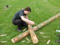 après avoir assemblé les troncs par des mi-bois fixer le tout avec un tire-fond.