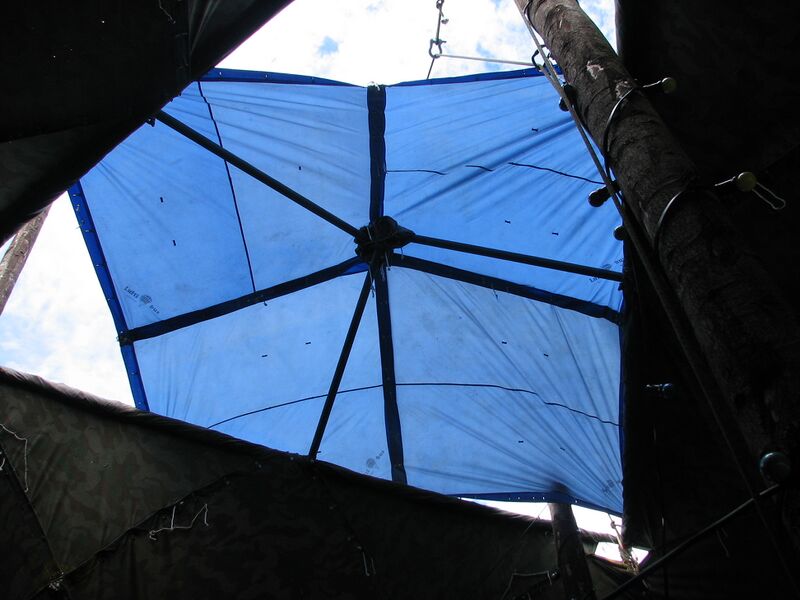 File:Toit de sarrasine santiano en toile de tente luftibus.jpg