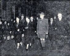 Bep Twaalfhoven, Koningin Juliana en Frits Janssens bij de herdenking van de geboorte van Robert Baden-Powell in 1957 in Utrecht