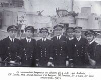 Pierre Perdraut avec d'autres officiers de marine des FNFL