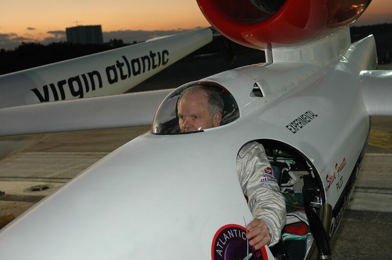 File:Steve Fossett in GlobalFlyer cockpit 1.jpg