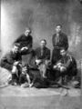 Staf van Troep III, januari 1916, liggend vaandrig P.J. Winkler Prins en in het midden Hopman Druif