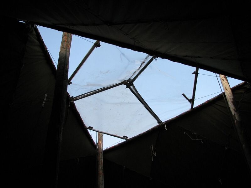 File:Triangle du toit de la sarrasine santiano.jpg